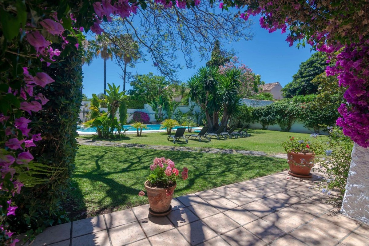 Villa For Sale in San Pedro de Alcántara, Málaga