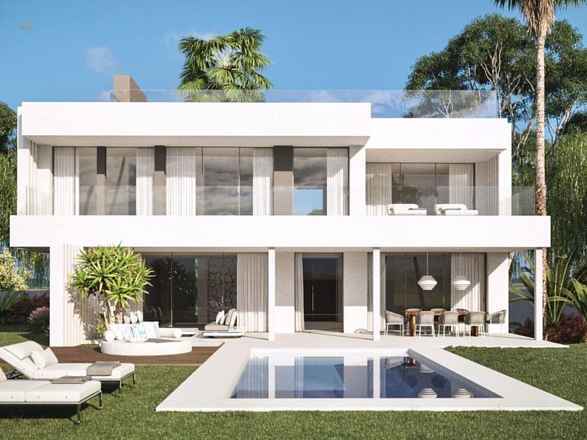 Villa For Sale in Estepona, Málaga