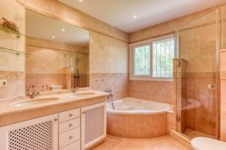 Thumbnail von Villa For Sale in Marbella, Málaga