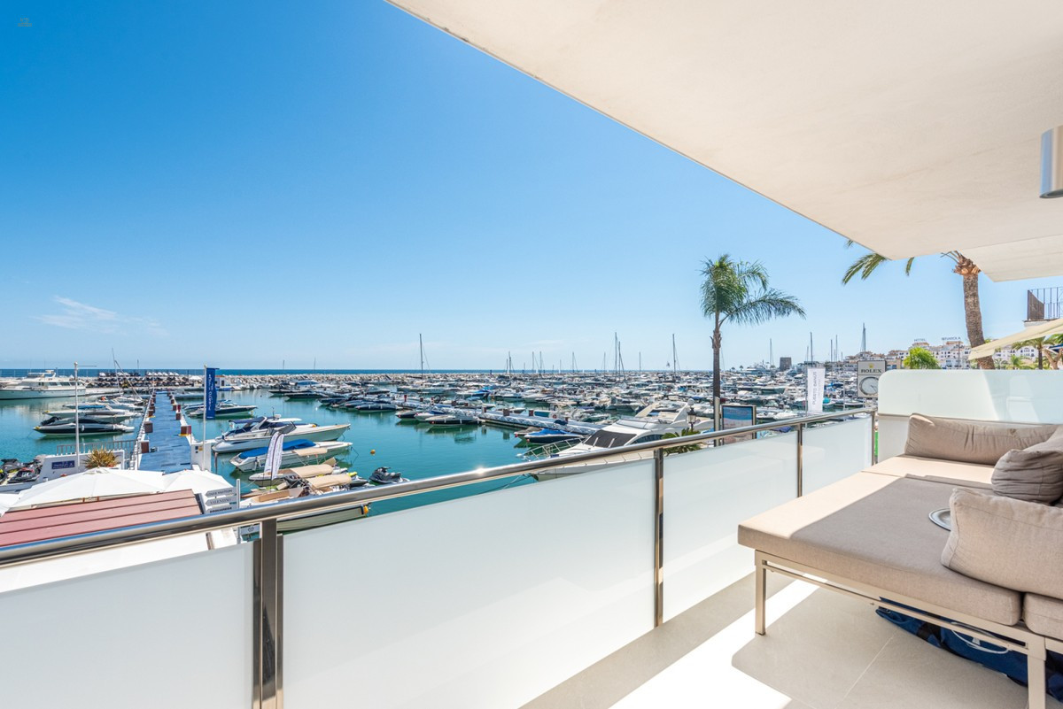 Apartment For Sale im Marbella, Málaga