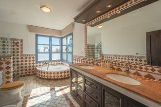 Thumbnail von Villa For Sale in Estepona, Málaga