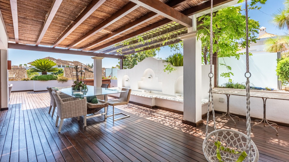 Apartment For Sale im Marbella, Málaga 