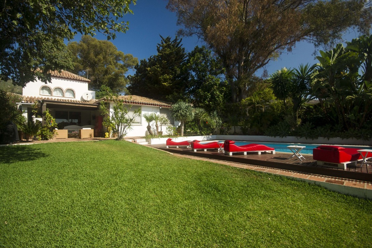 Villa For Sale in Benalmadena Pueblo, Málaga