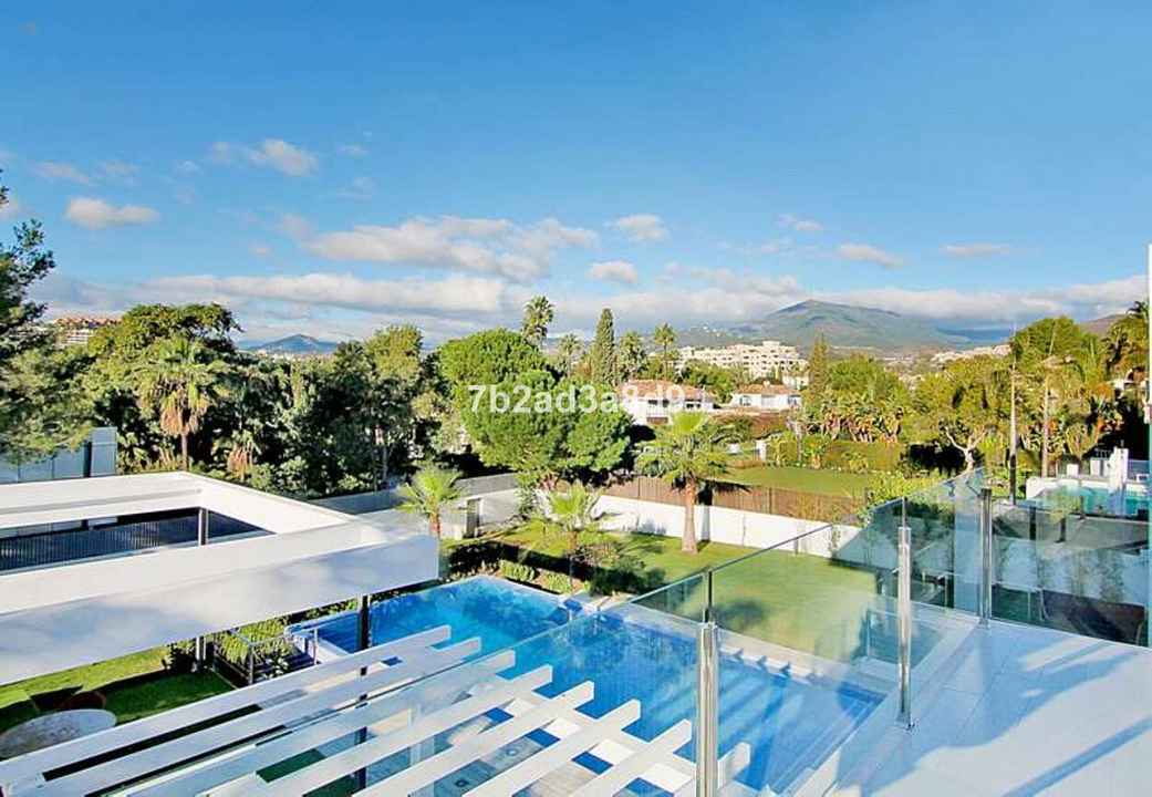  Nueva Andalucía Villa ES134180