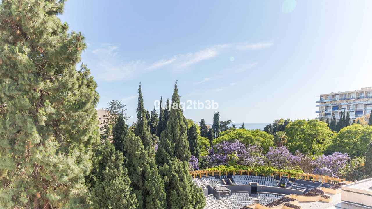 Apartment For Sale im Marbella, Málaga 