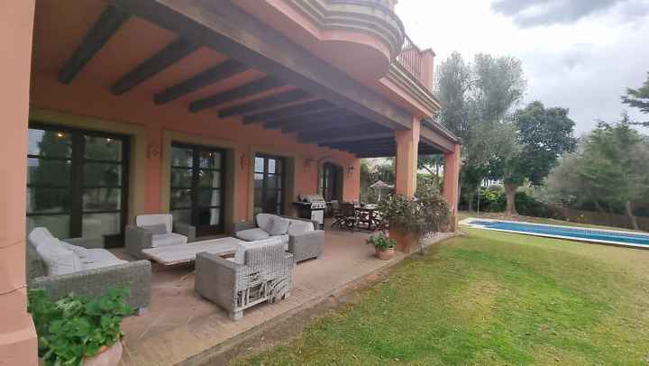 Villa For Sale in San Roque, Cádiz