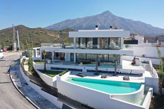  Marbella Villa ES125984