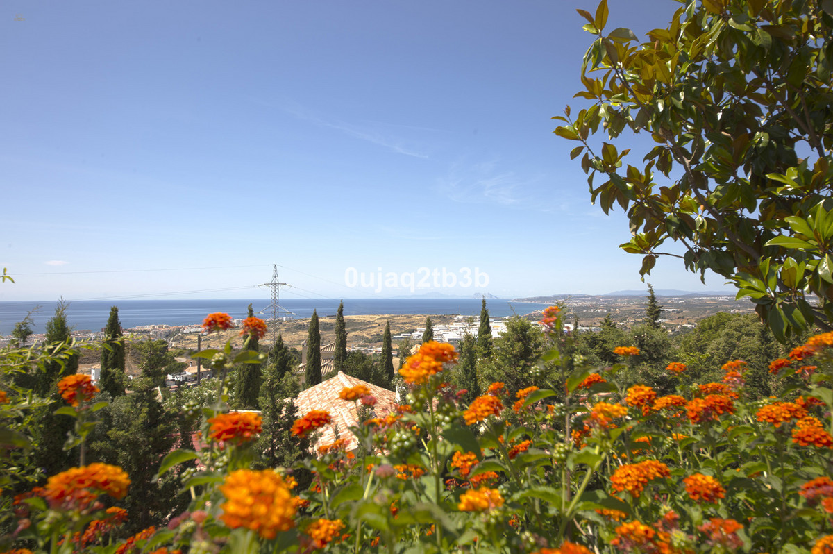 Villa For Sale in Estepona, Málaga