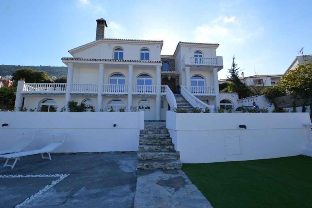 Villa For Sale in Alhaurin de la Torre, Málaga