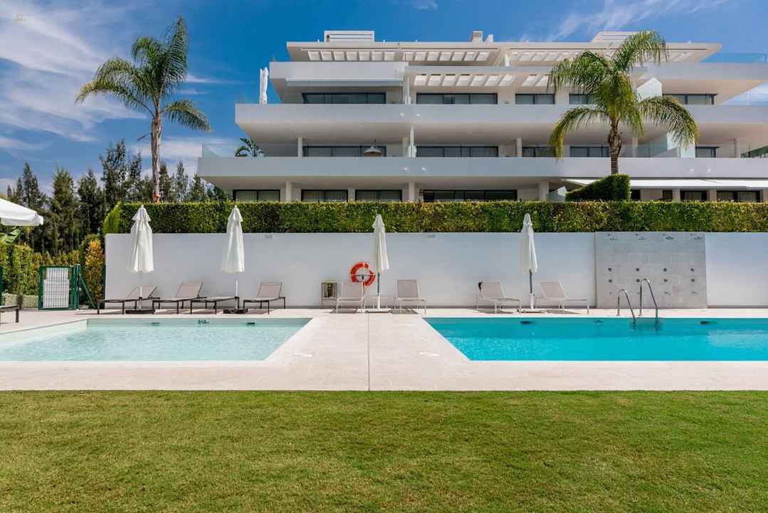 Apartment For Sale in Benahavis, Málaga