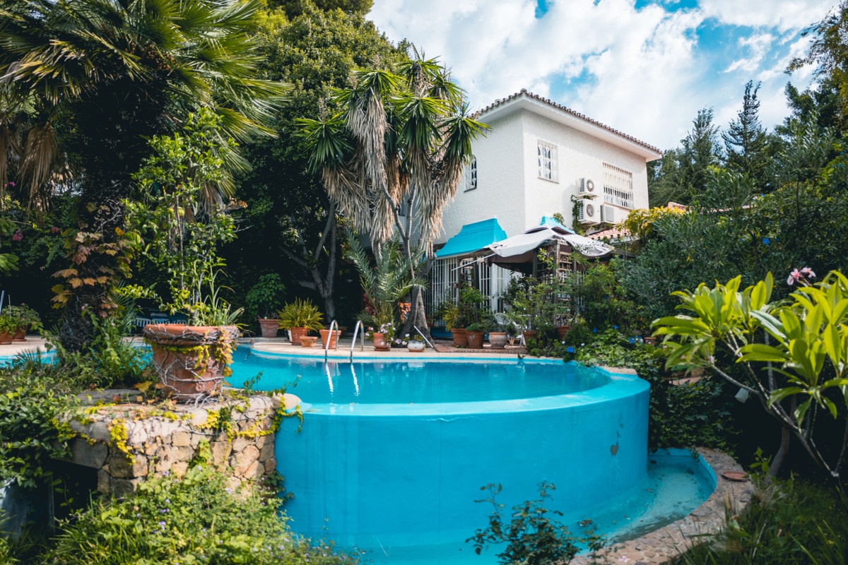 Villa For Sale in Fuengirola, Málaga