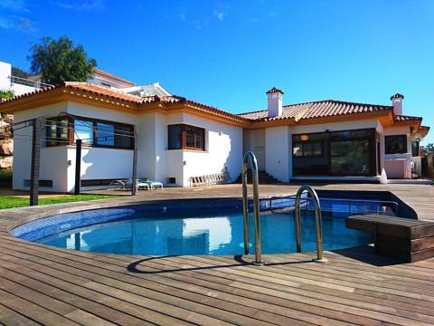 Villa For Sale in Benalmadena, Málaga
