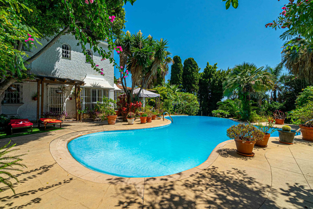 Villa For Sale in Torreblanca, Málaga