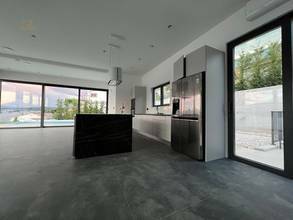 Thumbnail von Hochwertige Luxusvilla mit Swimmingpool mit Panorama-Meerblick, Insel Ciovo, Dalmatien