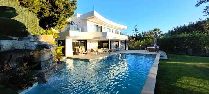  Nueva Andalucía Villa ES130845