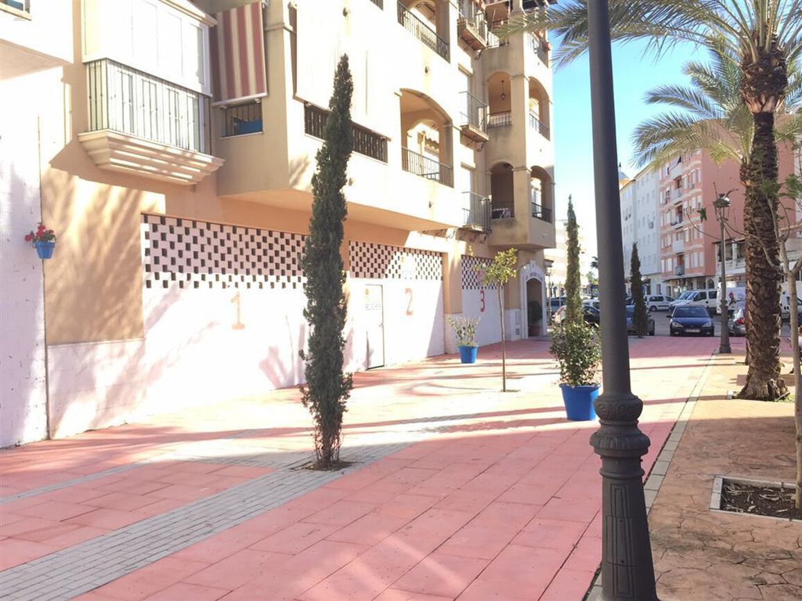 Thumbnail von Commercial Property For Sale in Estepona, Málaga