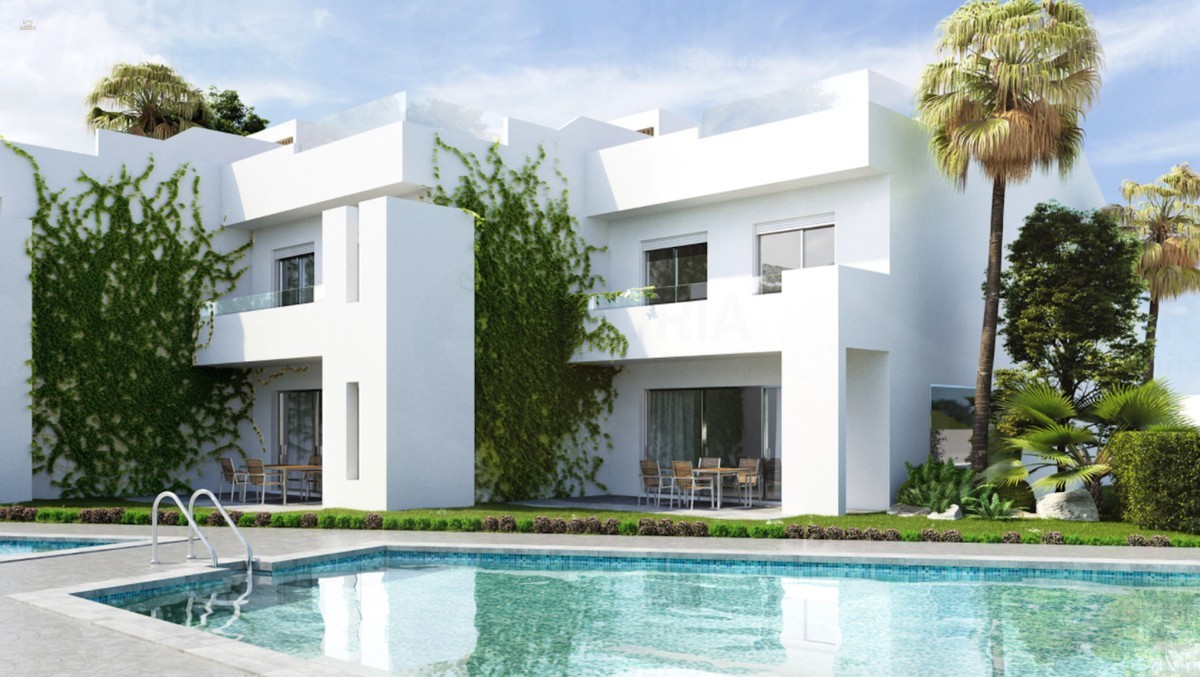 Town House For Sale in Nueva Andalucia, Málaga
