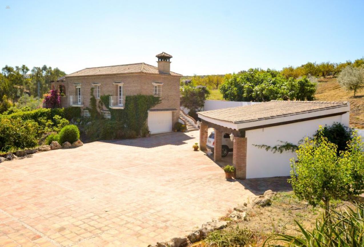 Villa For Sale in Alhaurin de la Torre, Málaga