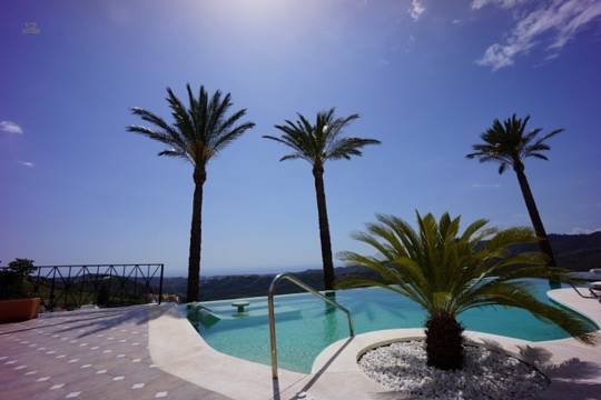 Luxus-Villa in Benahavis R2830457