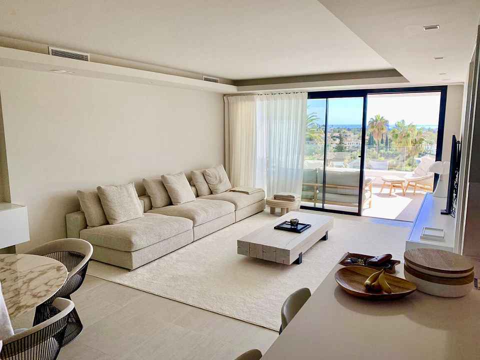 Apartment For Sale in Nueva Andalucia, Málaga