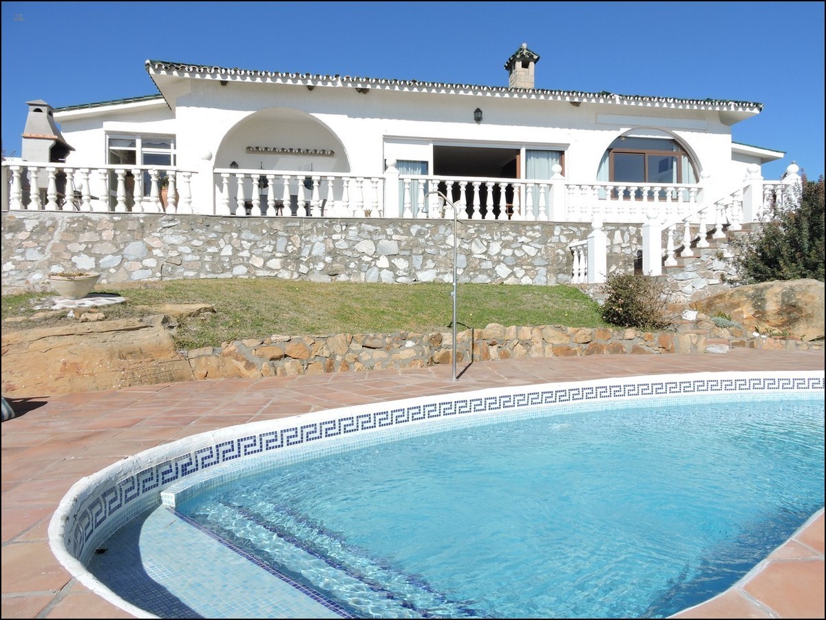 Villa For Sale in Torreguadiaro, Cádiz