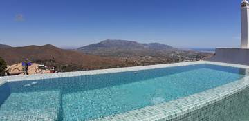 Thumbnail von Villa For Sale in La Mairena, Málaga