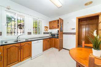 Thumbnail von Villa For Sale in El Paraiso, Málaga