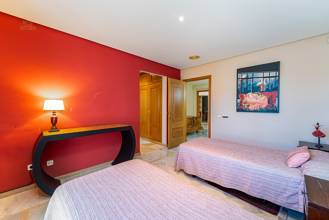 Thumbnail von Villa For Sale in El Paraiso, Málaga