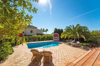 Thumbnail von Villa For Sale in El Paraiso, Málaga