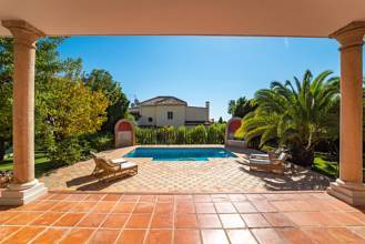 Thumbnail von Villa For Sale in El Paraiso, Málaga