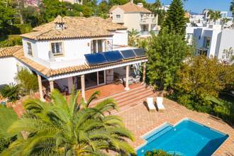 Thumbnail von Villa For Sale in El Paraiso, Málaga