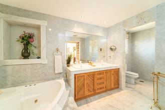 Thumbnail von Villa For Sale in El Paraiso, Málaga