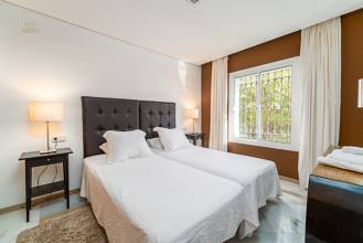 Thumbnail von Villa For Sale in El Paraiso, Málaga