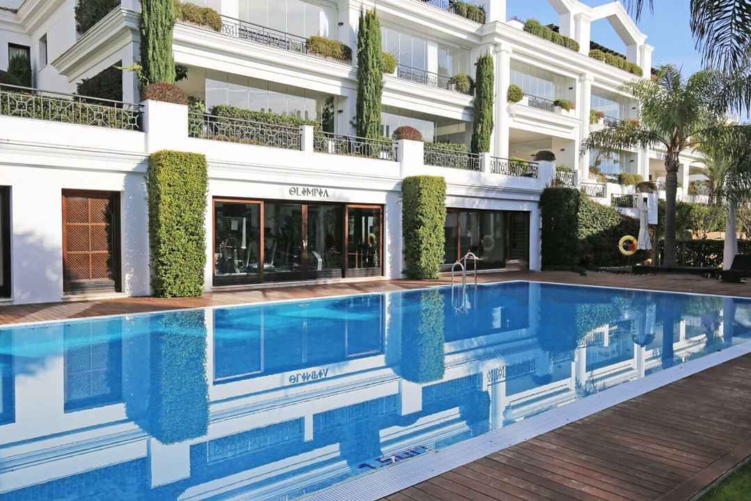 Apartment For Sale in New Golden Mile, Málaga