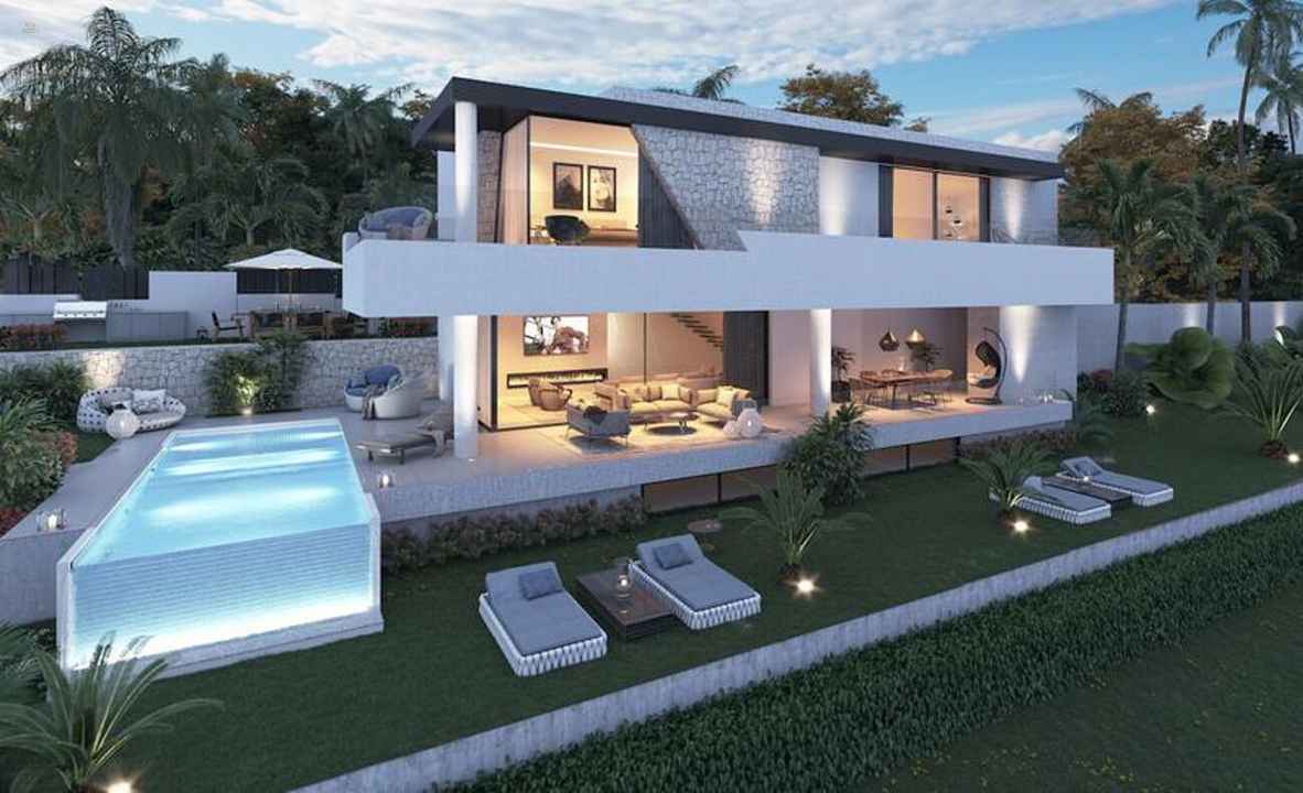 Villa For Sale in Estepona, Málaga