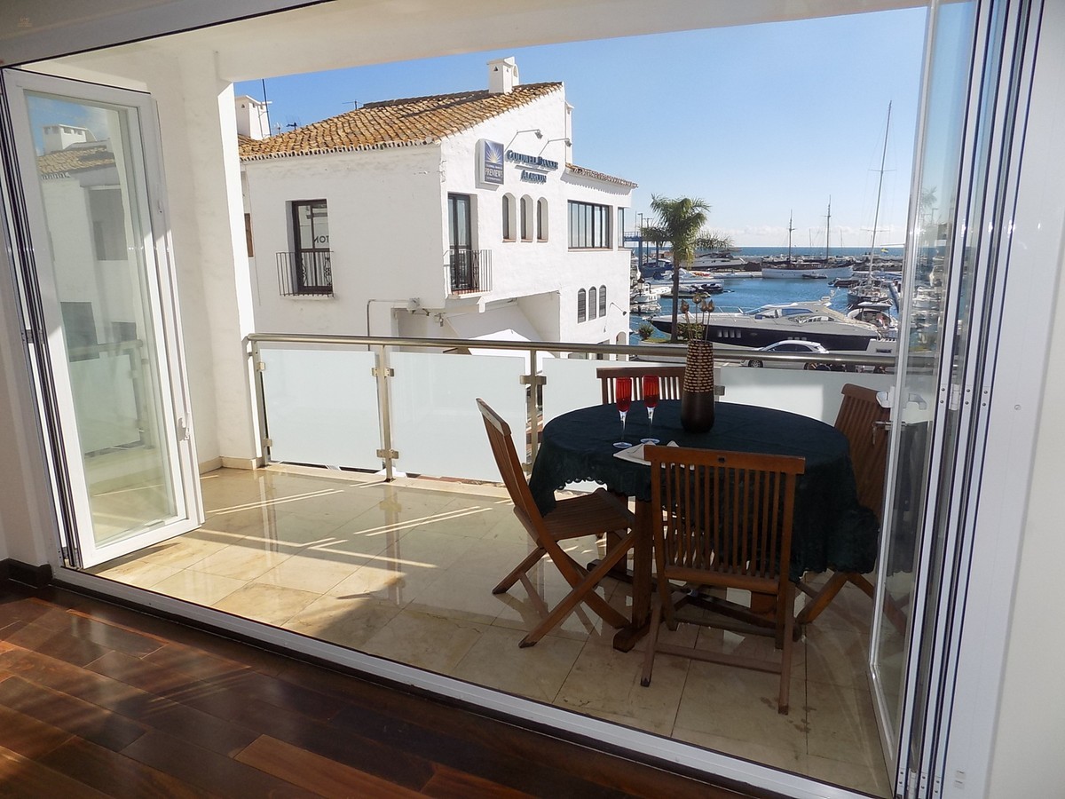 Apartment For Sale in Puerto Banús, Málaga
