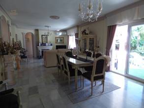 Thumbnail von Villa For Sale in Elviria, Málaga