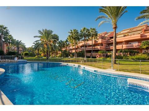 Luxus-Wohnung in Marbella R2801771