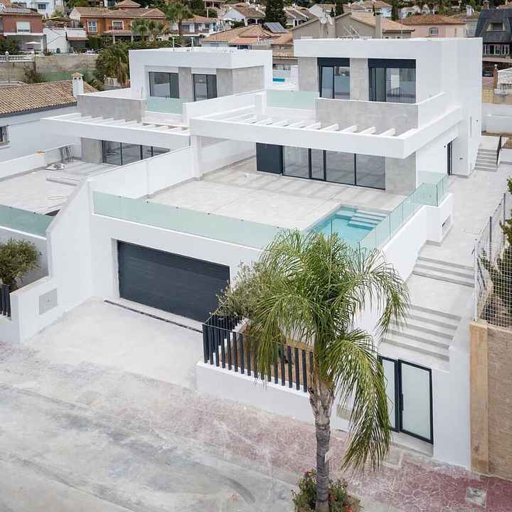 Villa For Sale in Sierrezuela, Málaga