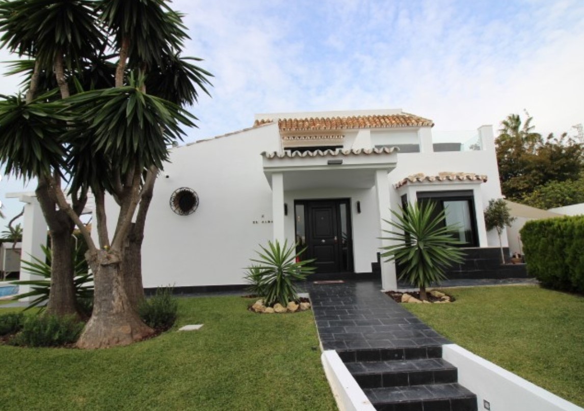 Villa For Sale in Calahonda, Málaga 
