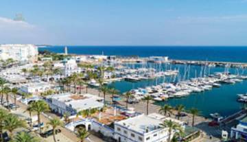 Thumbnail von Villa For Sale in Estepona, Málaga