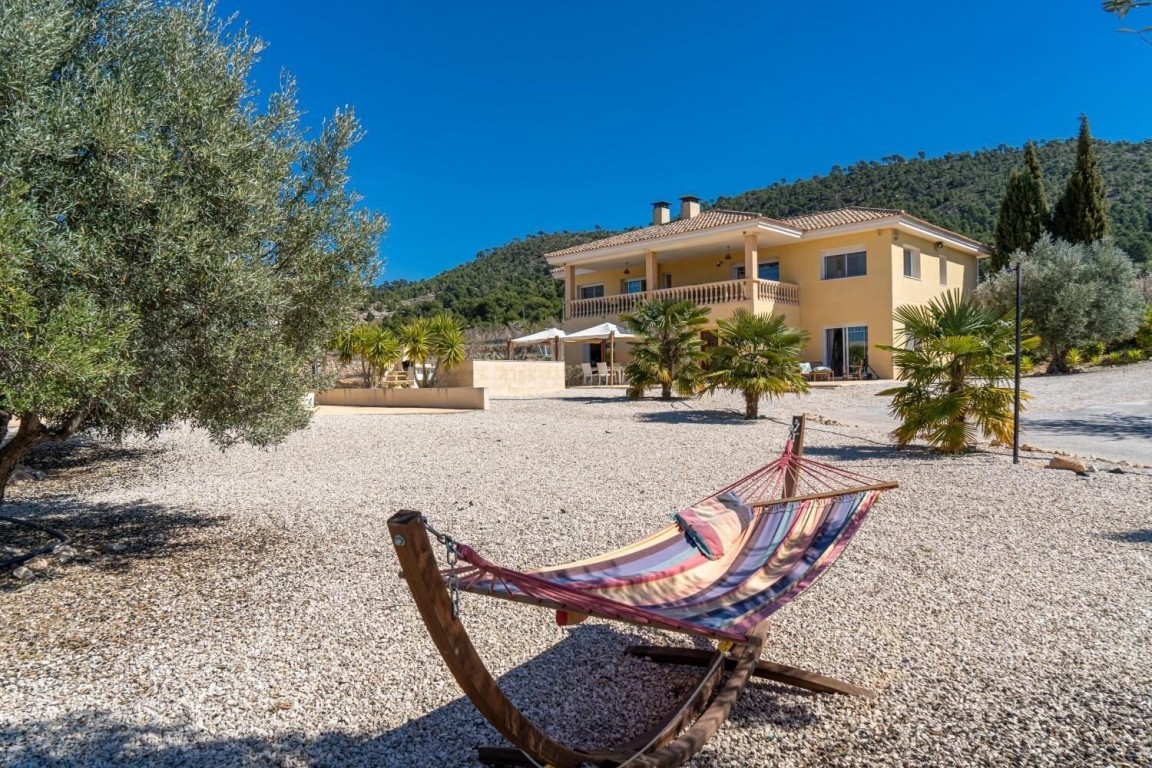 Country House For Sale in Pinoso, Alicante