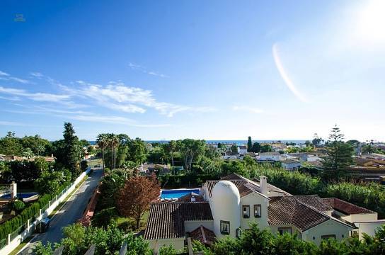 Luxus-Wohnung in Estepona R2779607