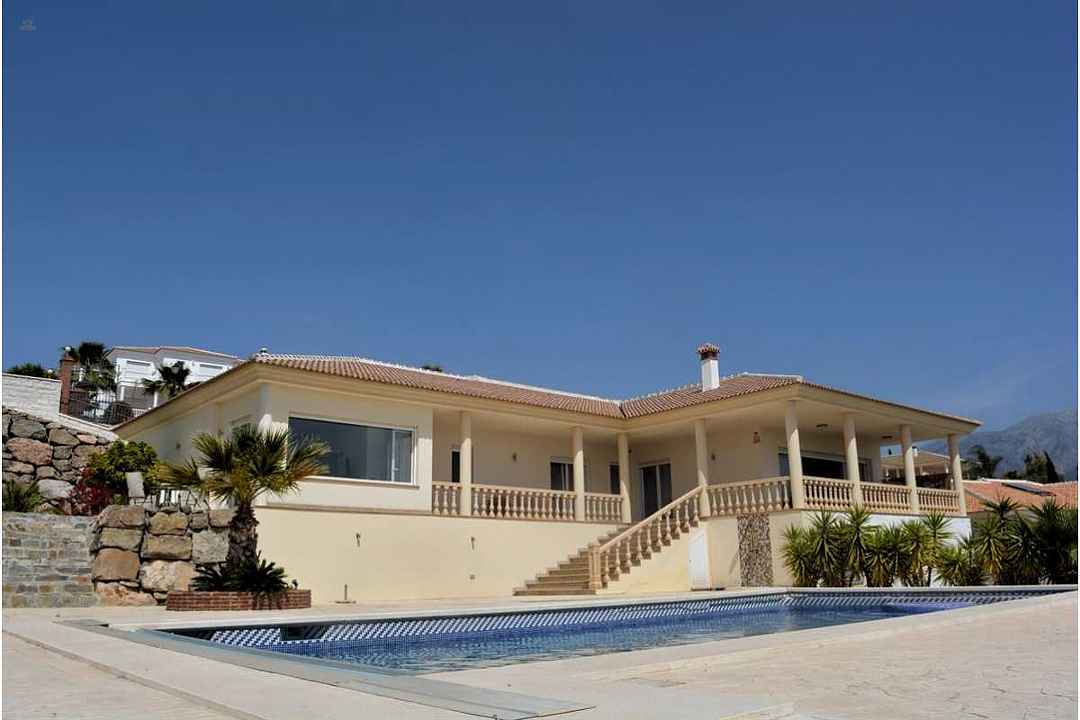 Villa For Sale in Periana, Málaga