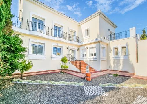 Villa For Sale in Estepona, Málaga