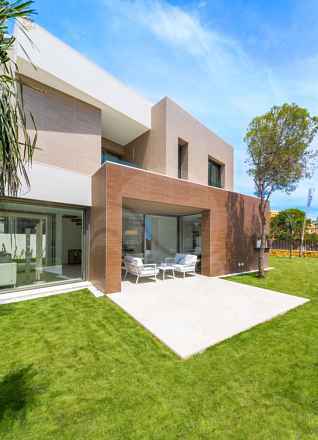 Villa For Sale in Finestrat, Alicante