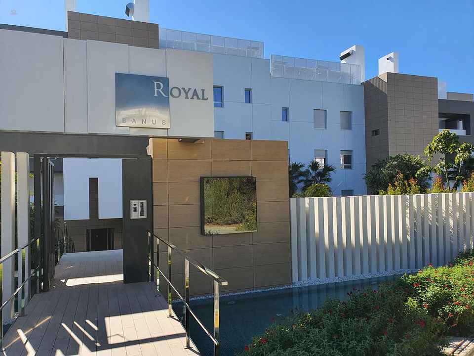 Apartment For Sale in Nueva Andalucia, Málaga