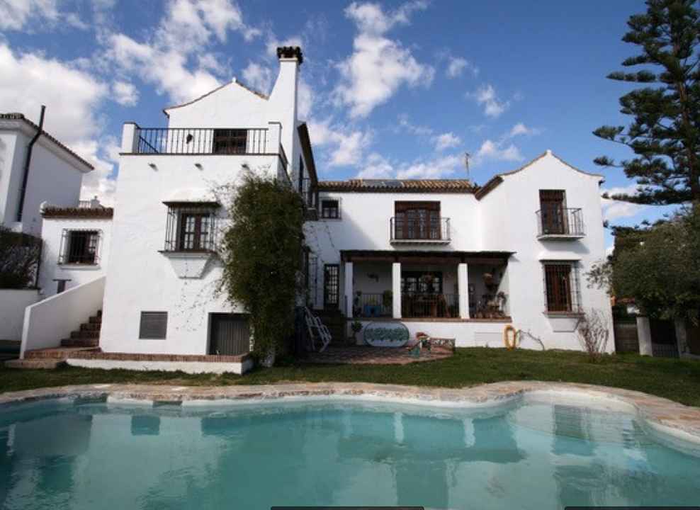 Villa For Sale in Marbella, Málaga