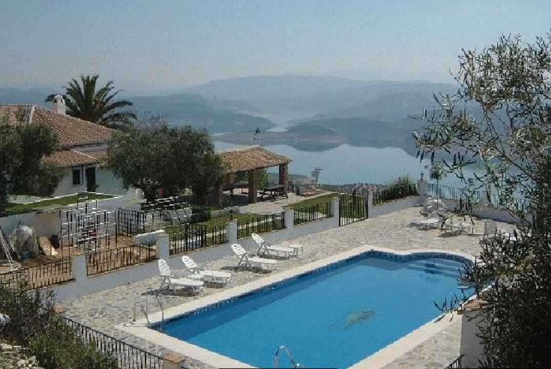 Villa For Sale in Rute, Córdoba