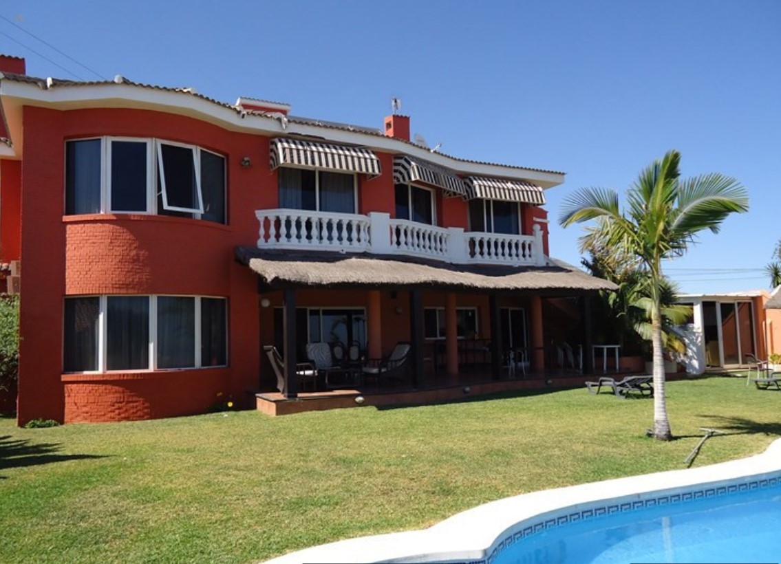 Villa For Sale in Fuengirola, Málaga